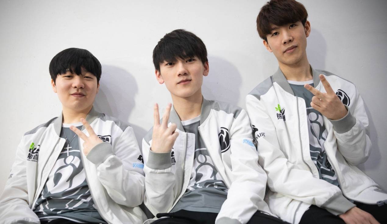 中国队获速滑世界杯北京站男子短距离团体追逐铜牌央视新闻客户端.