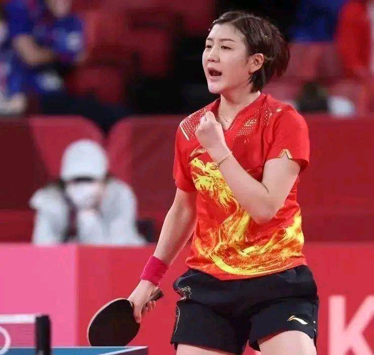 什么是“博彩的仪式感”？解析掷骰子前的吹气动作与心理暗示。（掷骰前为何要吹气？解读博彩的仪式感与心理暗示）