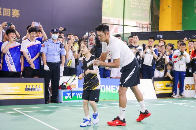 而是围绕 而是围绕